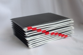 Černá matná bublinková obálka s jezdcem 200x160mm