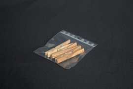 ZIP sáček 100x100mm 40my se závěsným otvorem